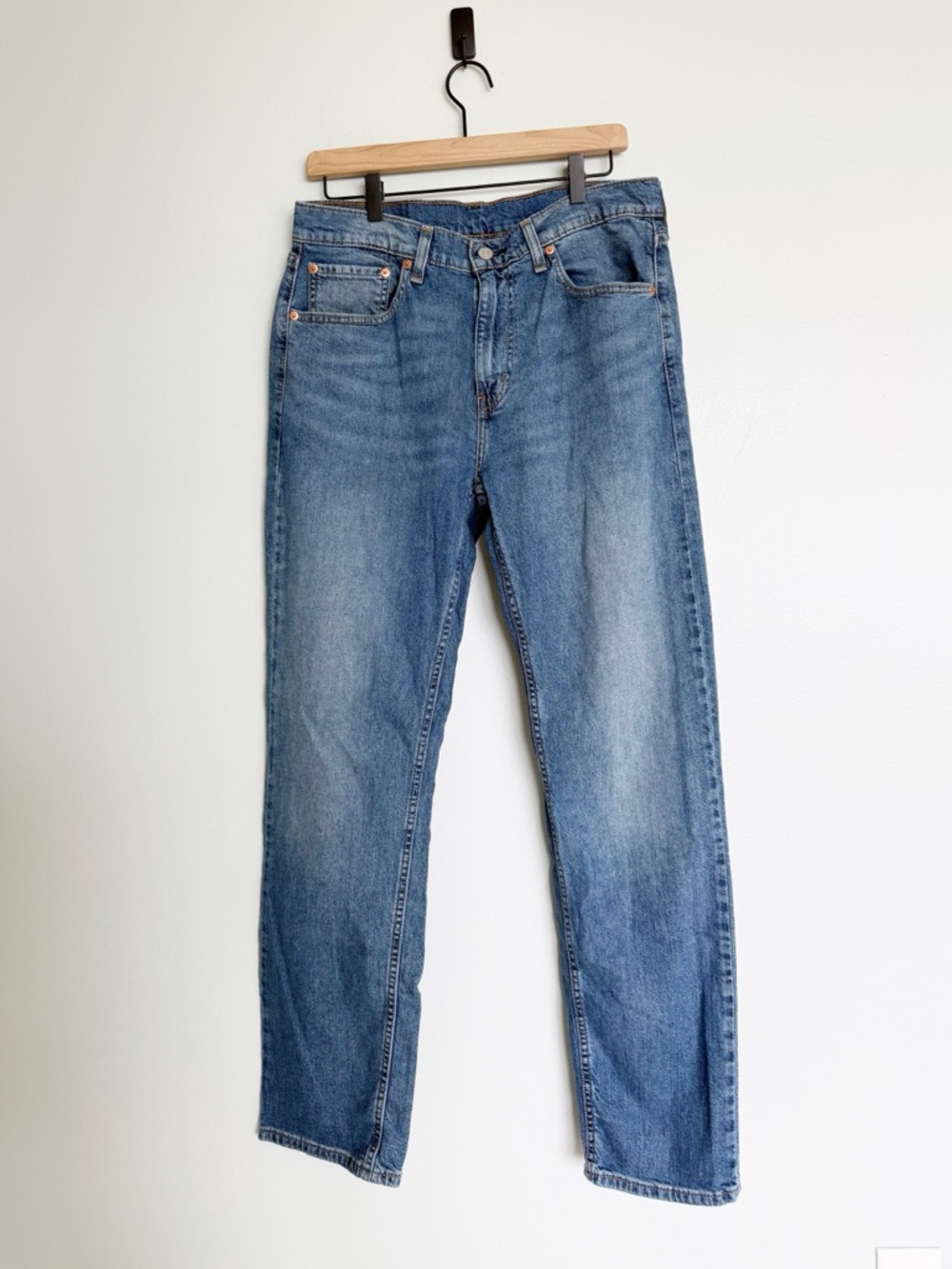 Levi’s 505 33x34 Medium Wash Straight Leg Jeans
